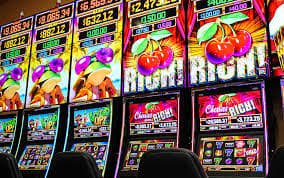 Bàn Live Casino trực tuyến ok8386 với dealer thật phát qua video